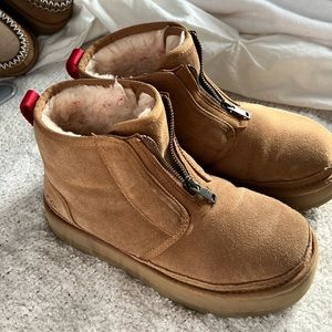 UGG PLATFORM ZIP NEUMEL